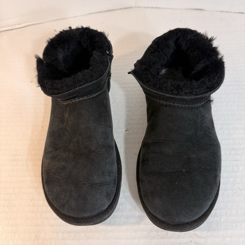 UGG Womens Classic Ultra Mini‎ Boot Size 8 Black Suede Ankle Casual Comfort Warm